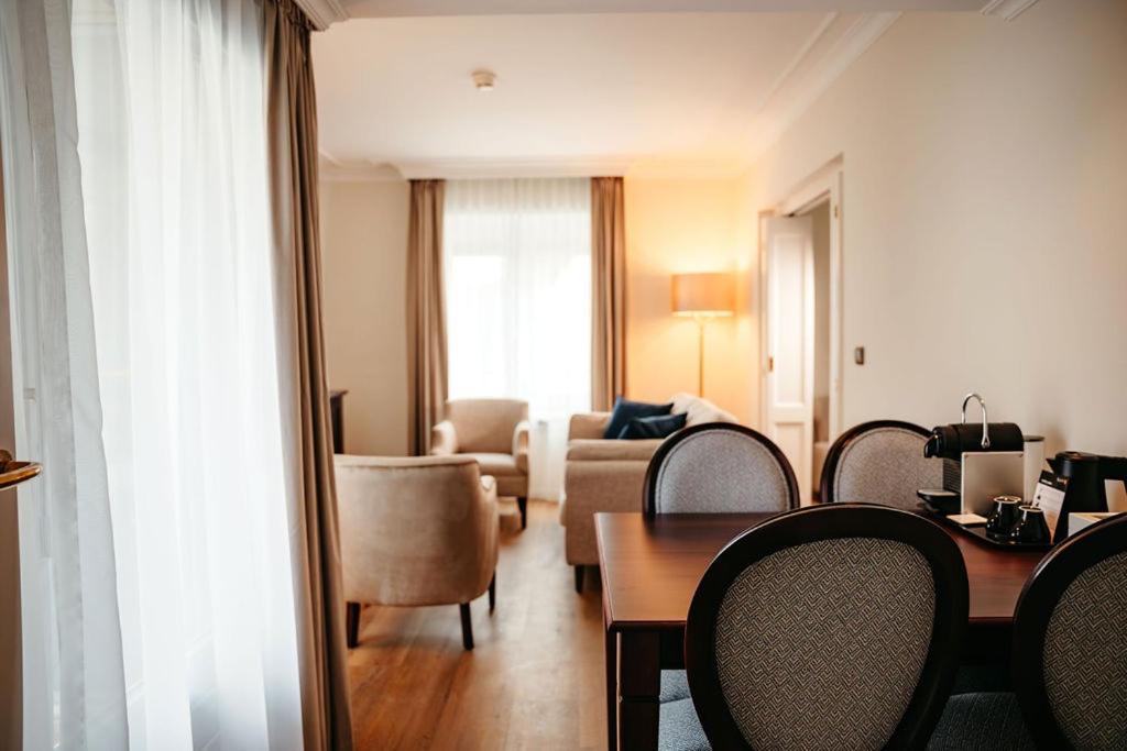 Grand Hotel Karel V Utrecht Exterior photo A suite at the Hotel