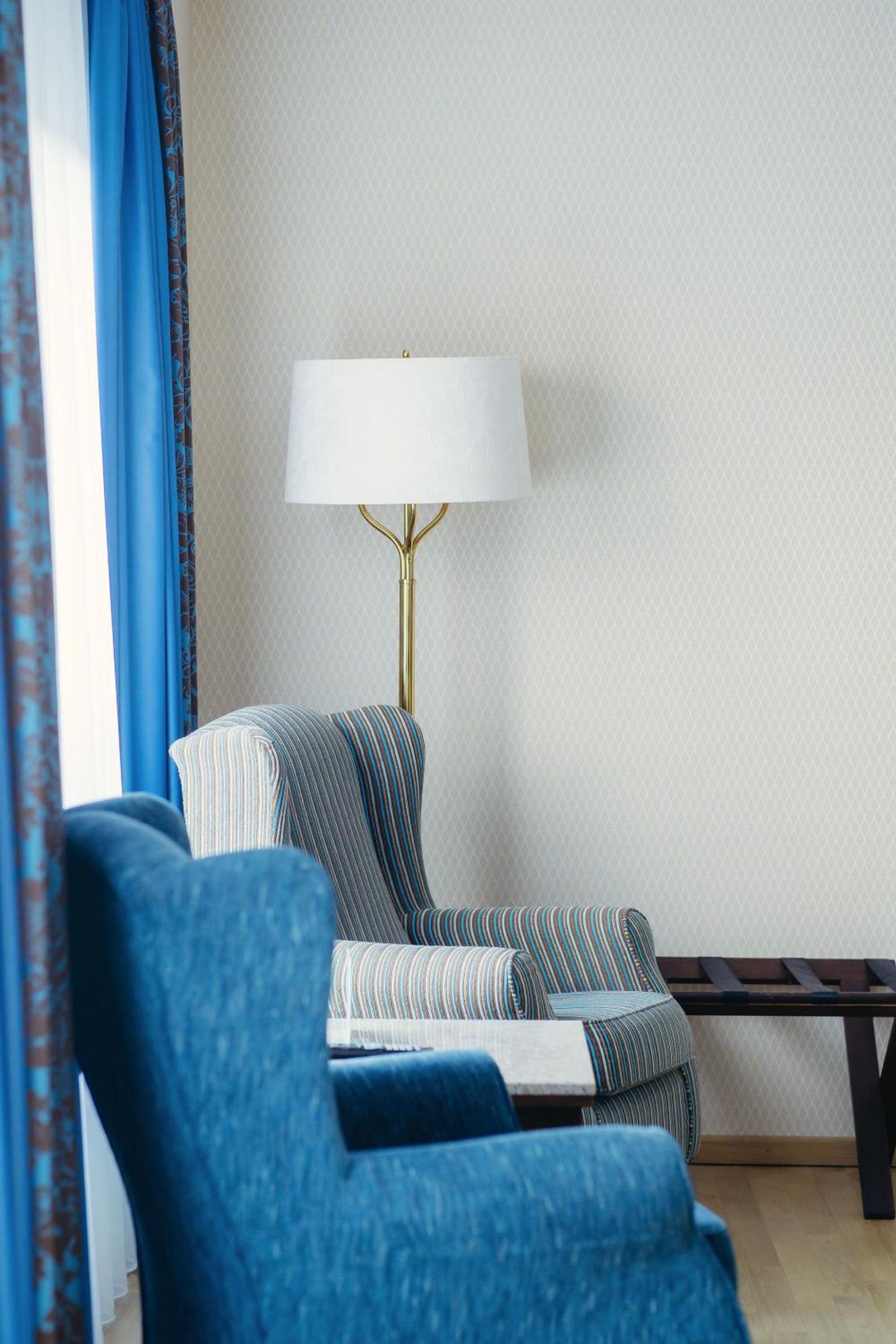 Grand Hotel Karel V Utrecht Exterior photo A floor lamp