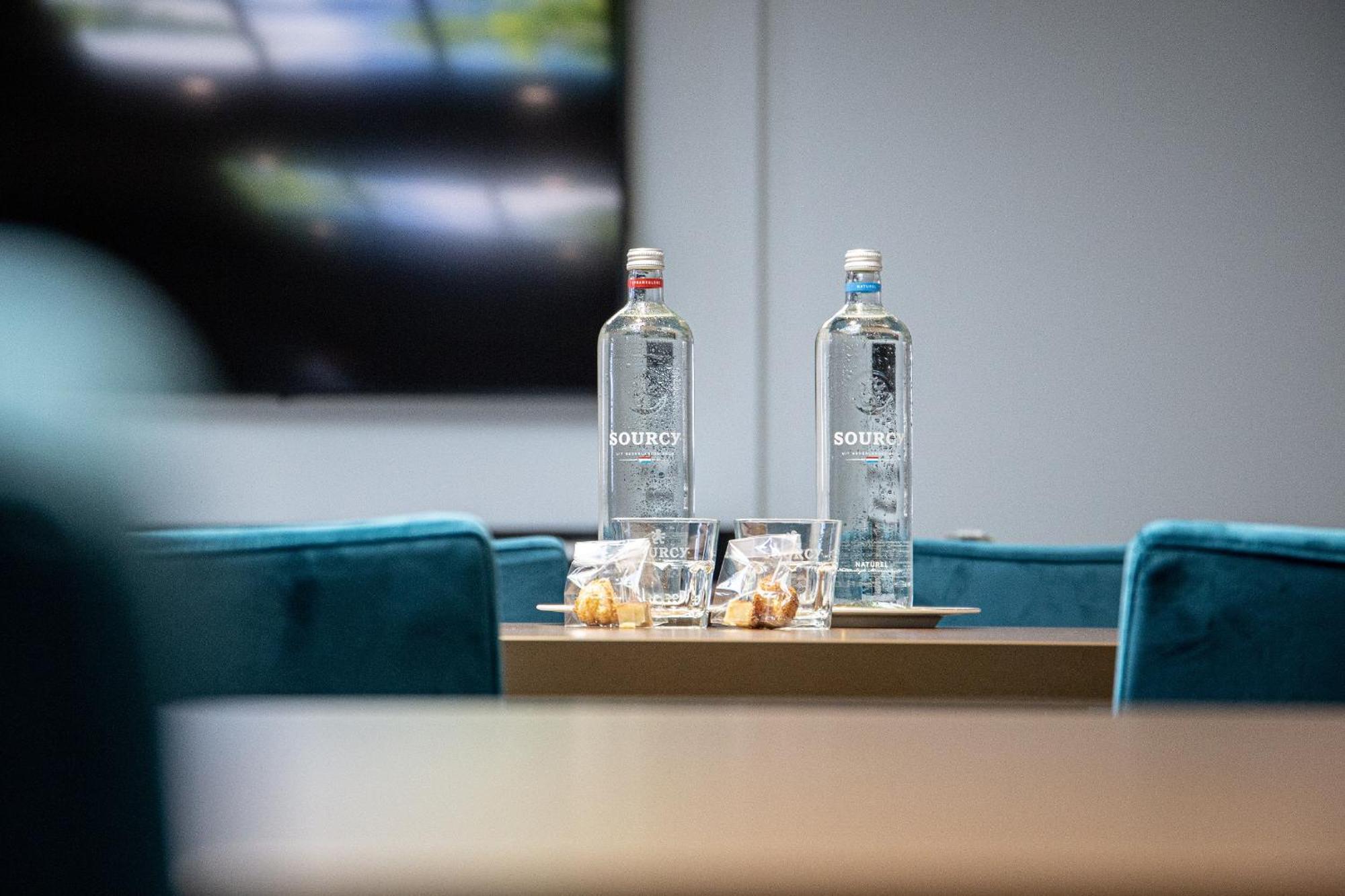 Grand Hotel Karel V Utrecht Exterior photo Bottles of water at a meeting room
