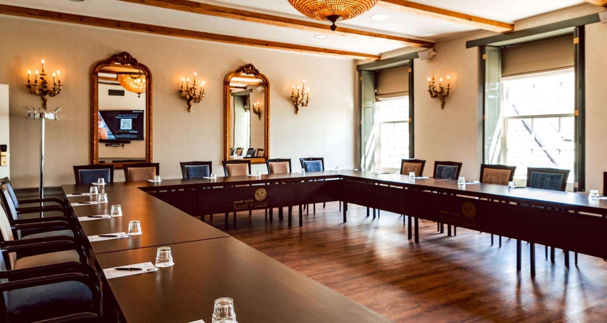 Grand Hotel Karel V Utrecht Exterior photo The boardroom at the Royal Society