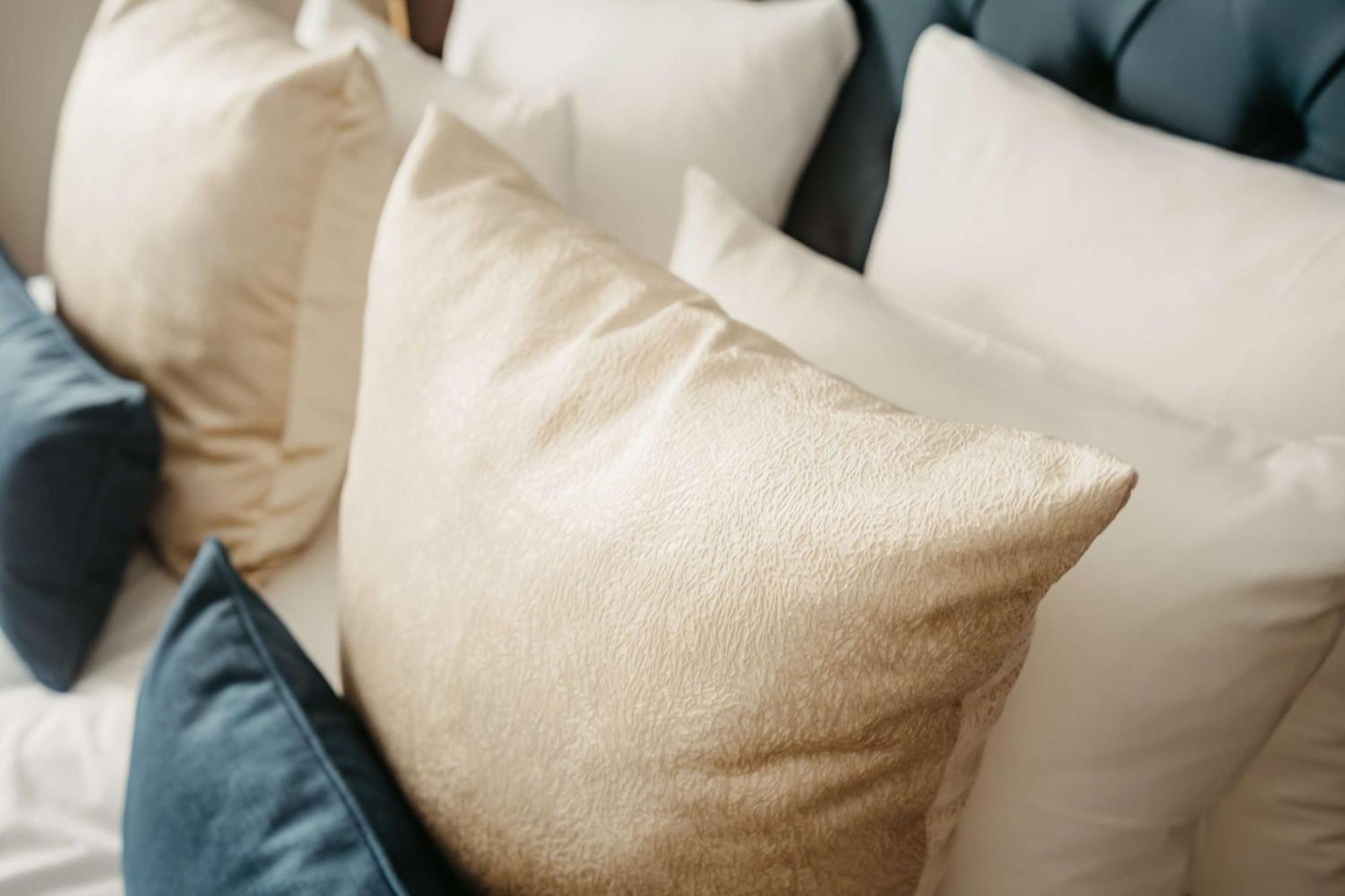 Grand Hotel Karel V Utrecht Exterior photo Throw pillows