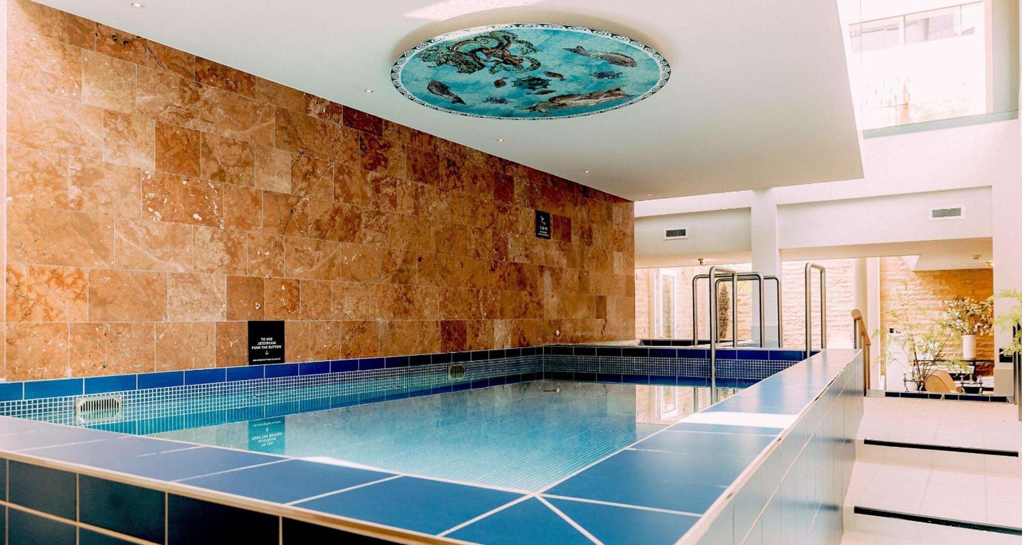 Grand Hotel Karel V Utrecht Exterior photo The swimming pool