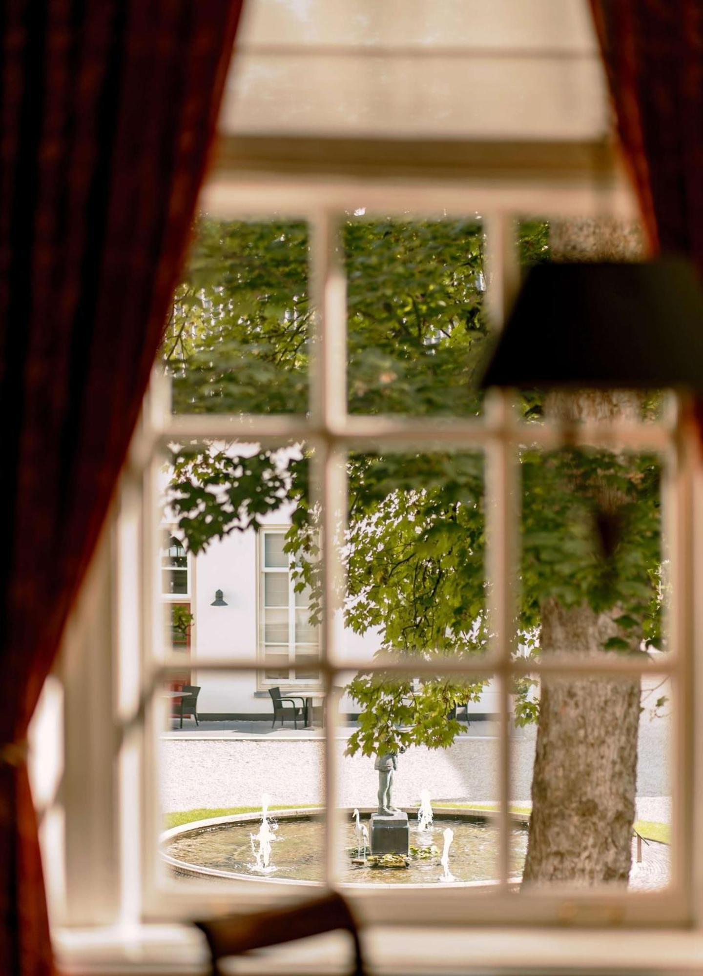 Grand Hotel Karel V Utrecht Exterior photo A window