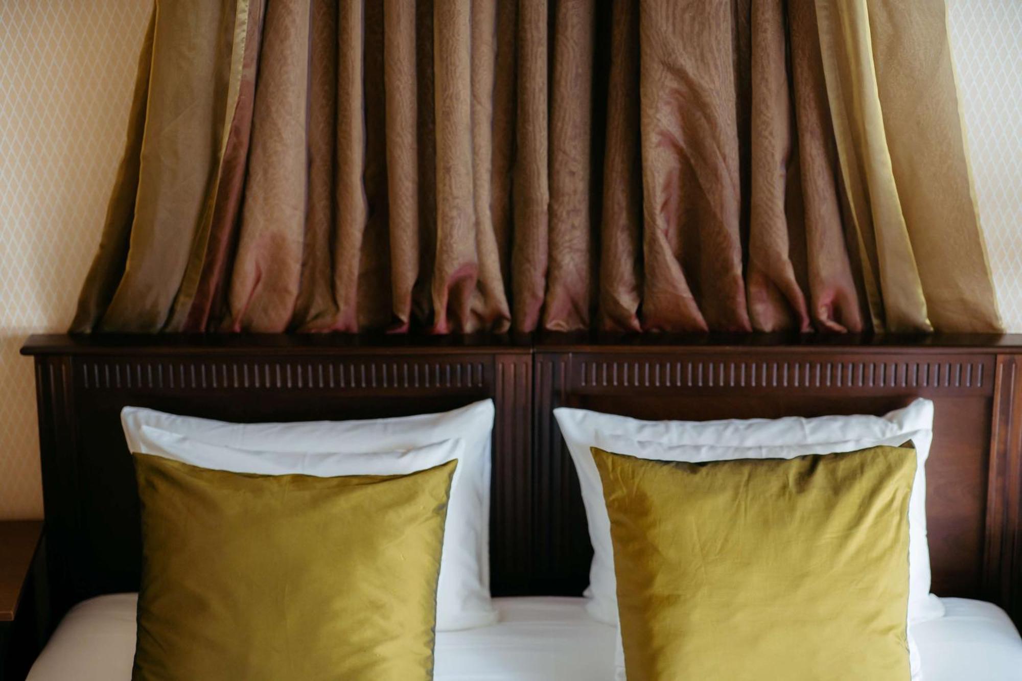 Grand Hotel Karel V Utrecht Exterior photo Pillows